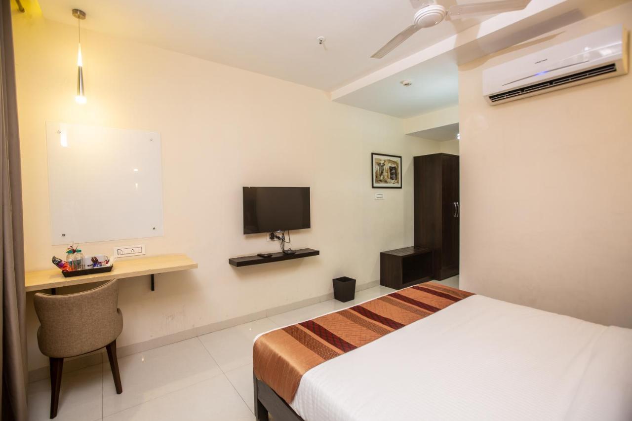Hotel Singh'S By Wb Inn, Vashi, นาวีมุมไบ ภายนอก รูปภาพ