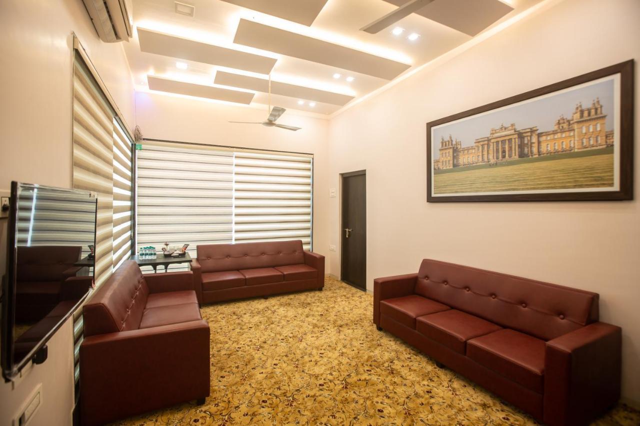 Hotel Singh'S By Wb Inn, Vashi, นาวีมุมไบ ภายนอก รูปภาพ