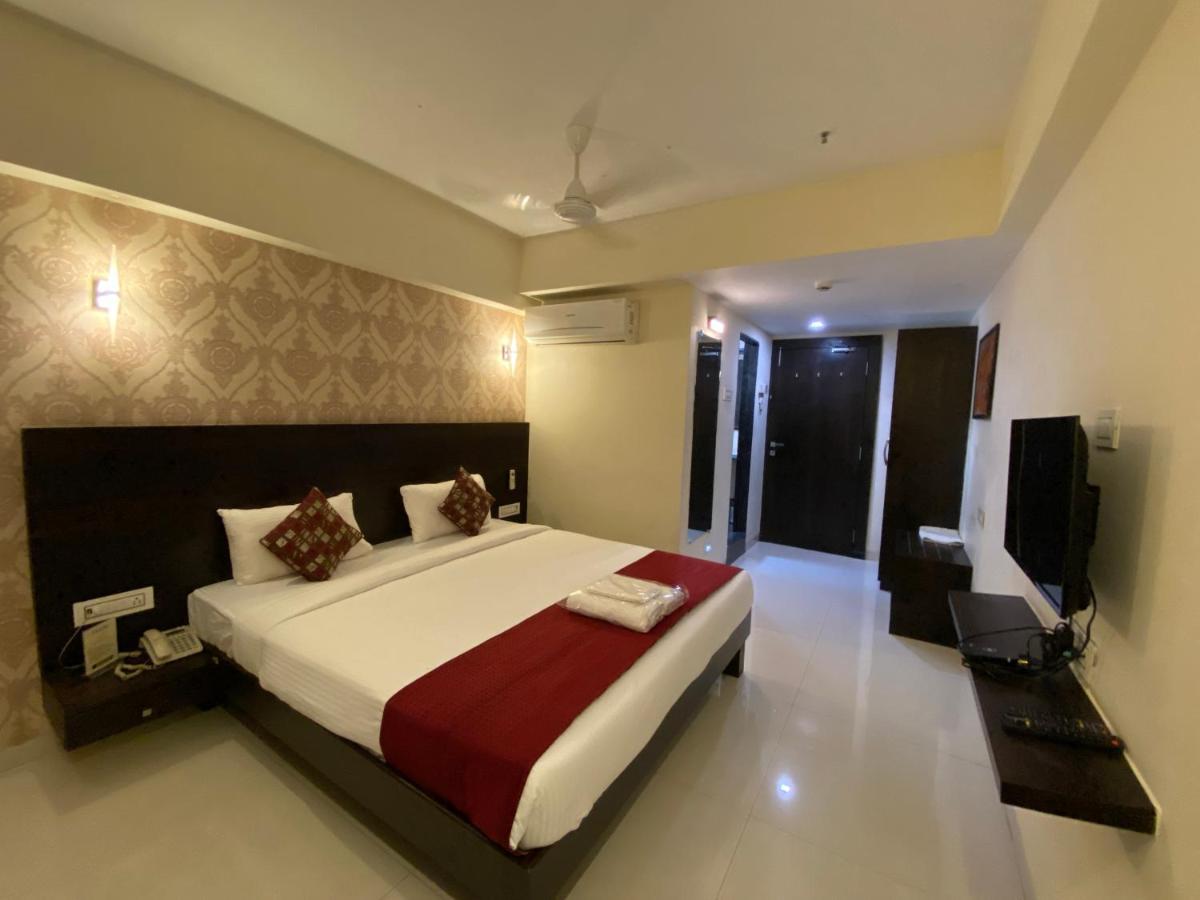 Hotel Singh'S By Wb Inn, Vashi, นาวีมุมไบ ภายนอก รูปภาพ