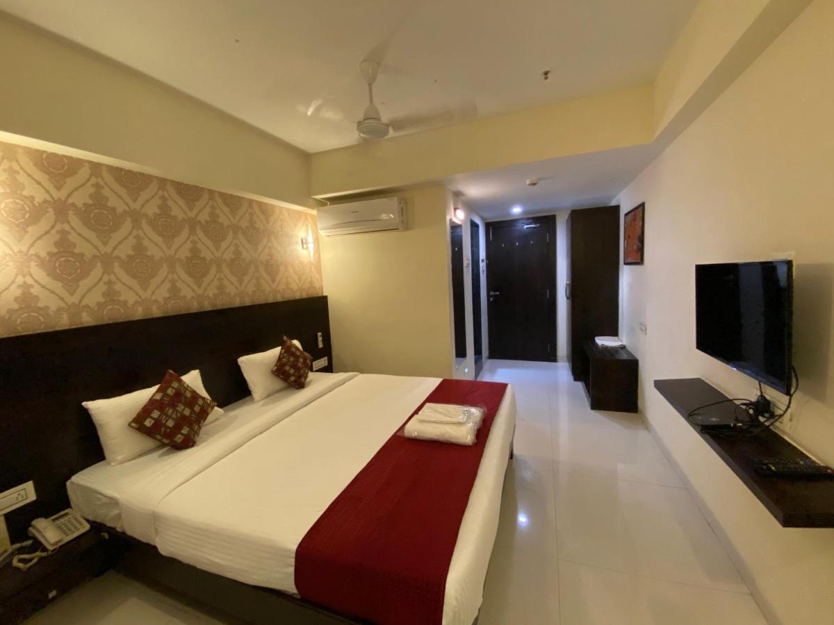 Hotel Singh'S By Wb Inn, Vashi, นาวีมุมไบ ภายนอก รูปภาพ