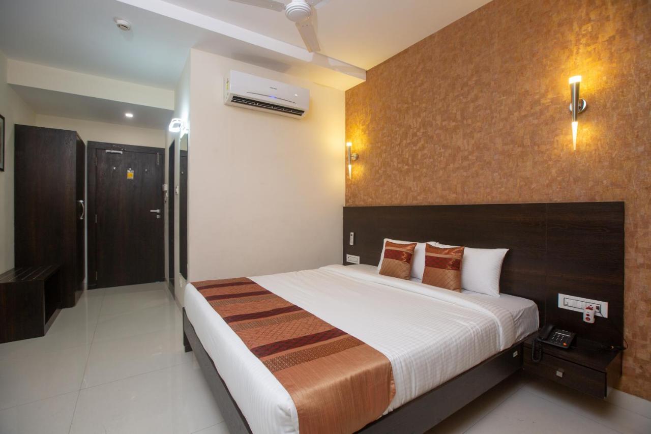 Hotel Singh'S By Wb Inn, Vashi, นาวีมุมไบ ภายนอก รูปภาพ
