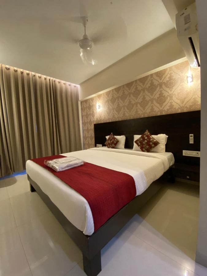Hotel Singh'S By Wb Inn, Vashi, นาวีมุมไบ ภายนอก รูปภาพ