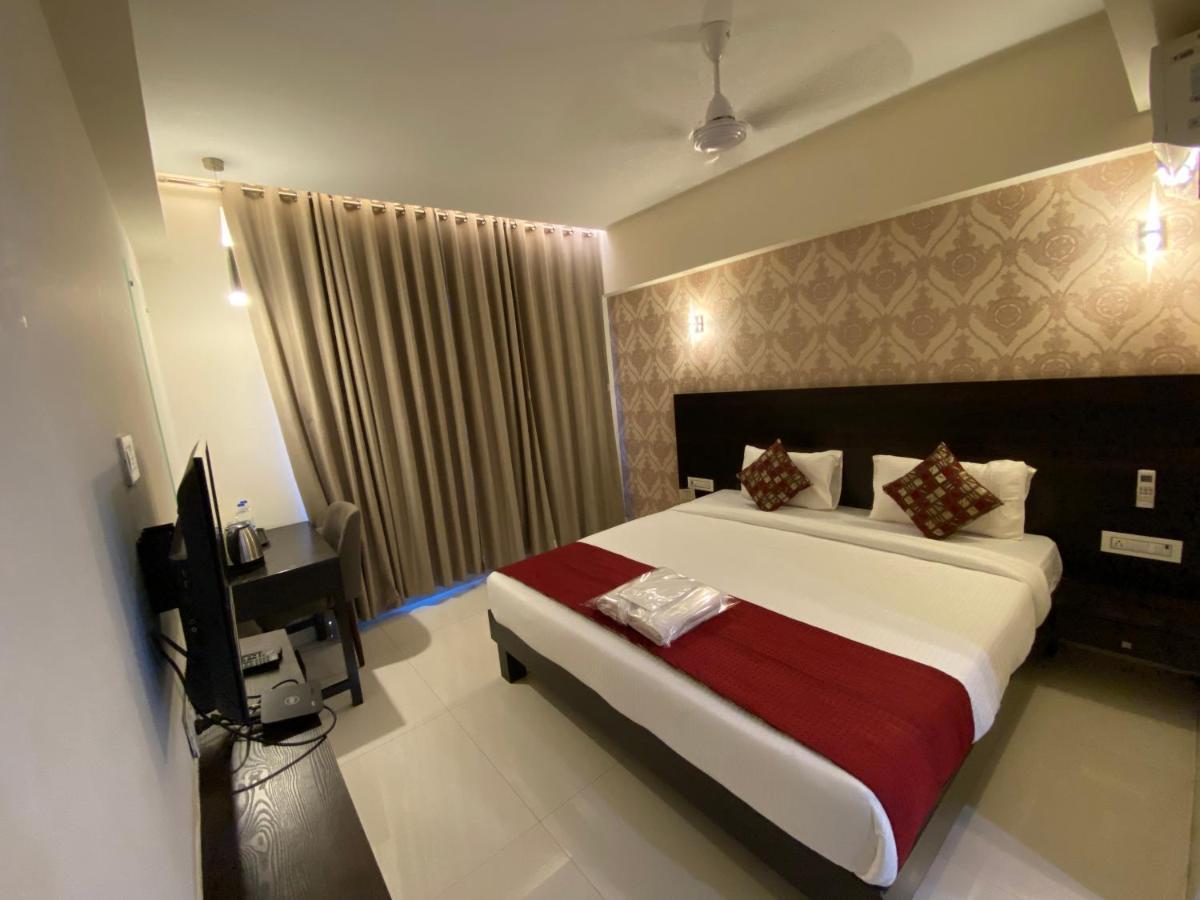Hotel Singh'S By Wb Inn, Vashi, นาวีมุมไบ ภายนอก รูปภาพ