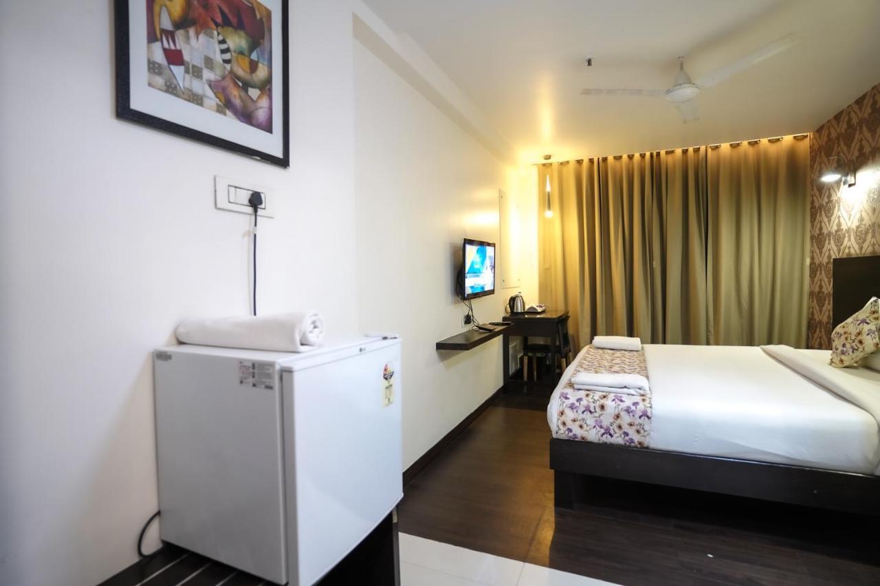 Hotel Singh'S By Wb Inn, Vashi, นาวีมุมไบ ภายนอก รูปภาพ