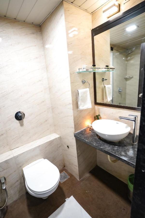 Hotel Singh'S By Wb Inn, Vashi, นาวีมุมไบ ภายนอก รูปภาพ