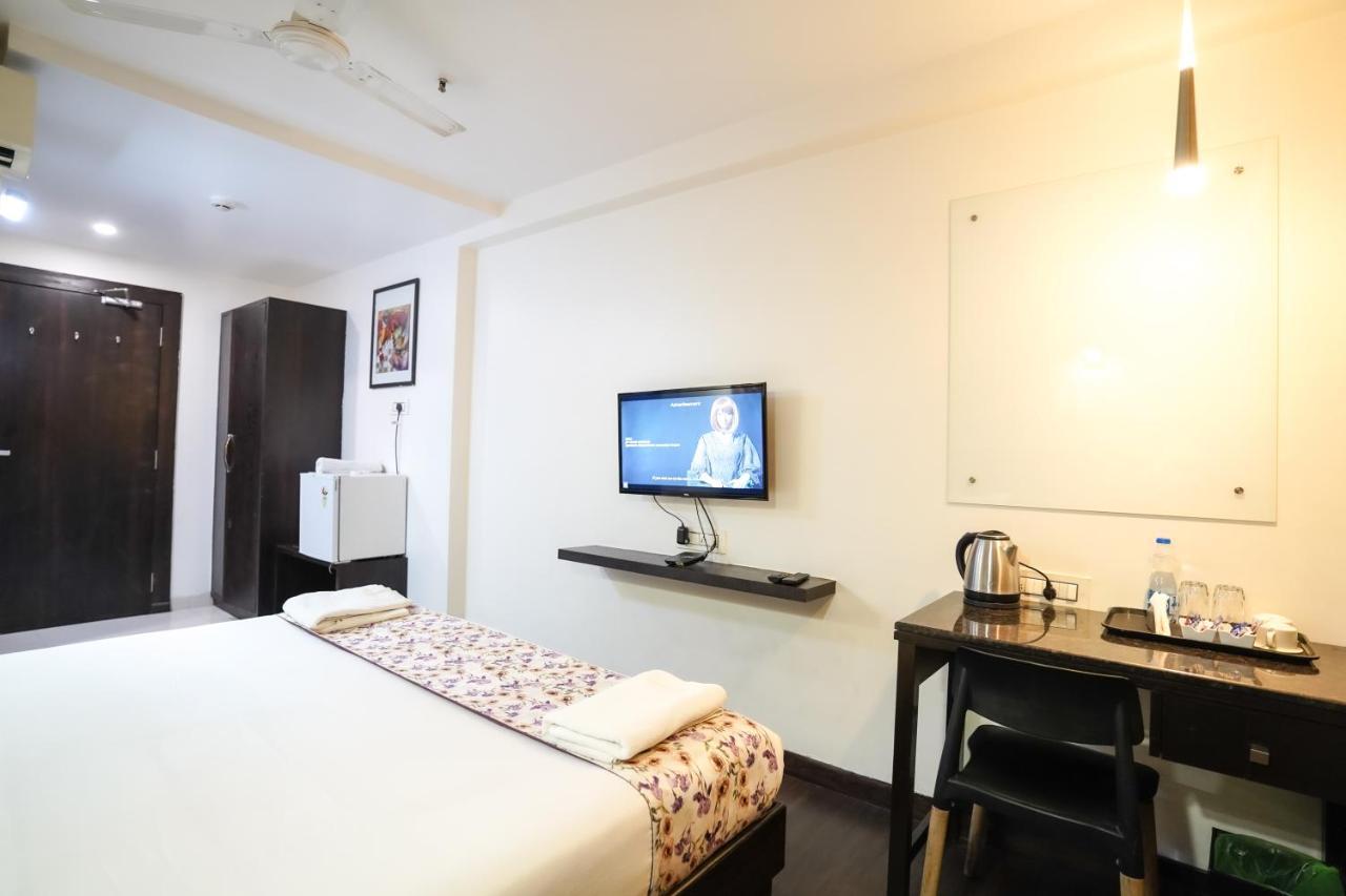 Hotel Singh'S By Wb Inn, Vashi, นาวีมุมไบ ภายนอก รูปภาพ